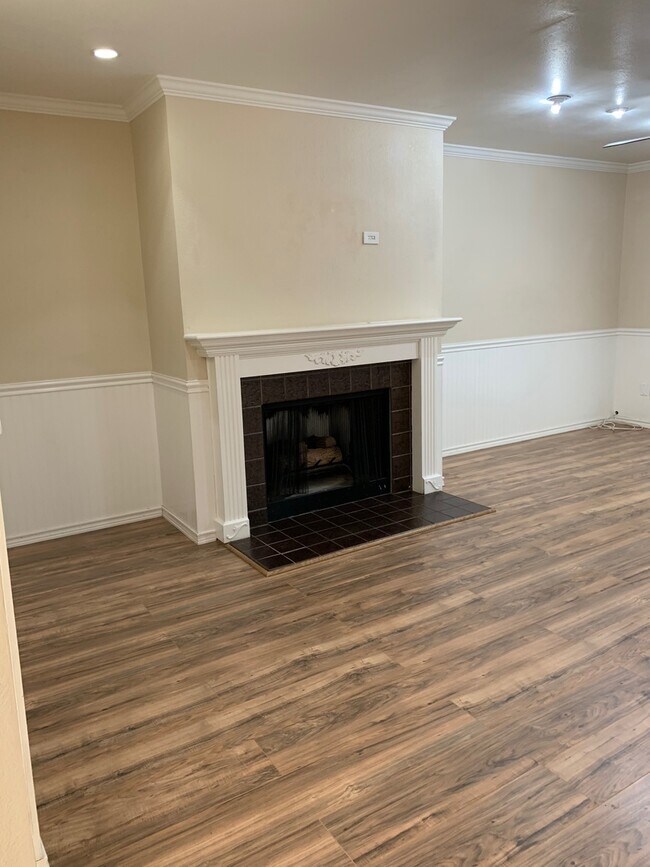 Building Photo - Hercules: Two Story Townhouse With 2 Car G...
