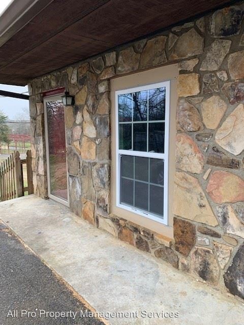 Building Photo - 147 Mary Lee Dr