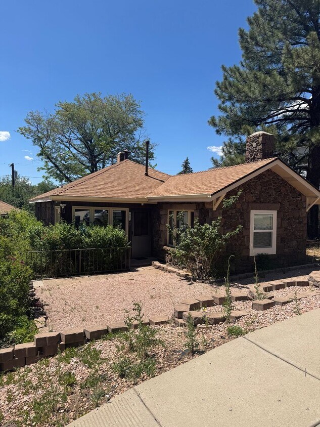 Foto principal - 2 bed 1 bath home in downtown Flagstaff