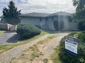 Building Photo - 1168 S Leahy Dr