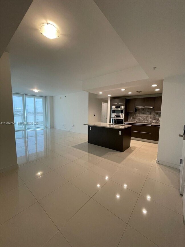 Foto del edificio - 7825 NW 107th Ave