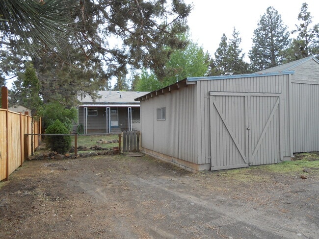 Building Photo - VIDEOTOUR: Don't Blink, This will be gone! PETS WELCOME
