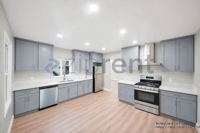 Building Photo - 1617 W 24th St