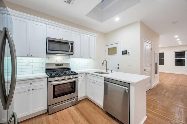 Building Photo - 41-06 25th Ave