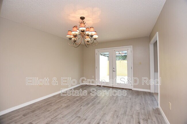 Foto del edificio - 637 Victoria Square Ln