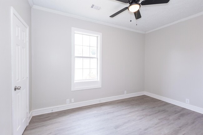Foto del edificio - 218 E Chappell St