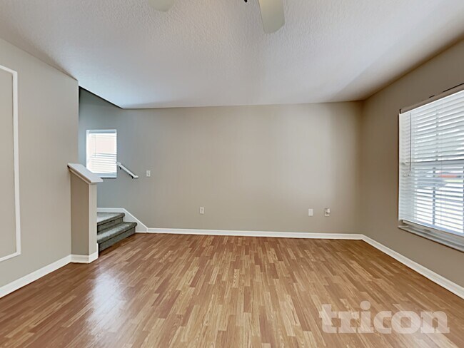 Building Photo - 10211 Summerview Cir