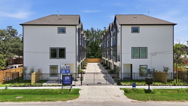 Foto del edificio - 1400 Cedar Post Ln