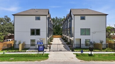 Building Photo - 1404 Cedar Post Ln