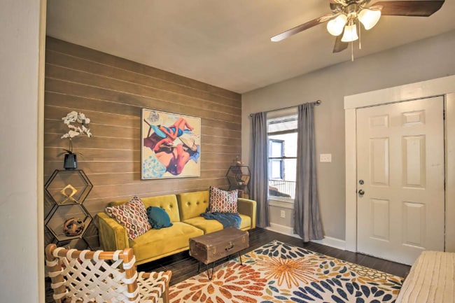 Photo - 209 E Rosewood Ave Apartment