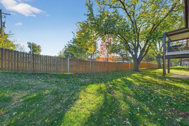 Building Photo - 8727 Sieloff Dr