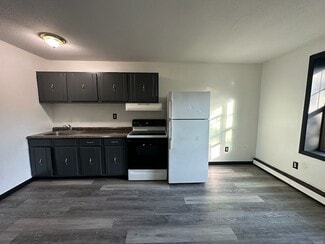 Building Photo - 1660 E Main St