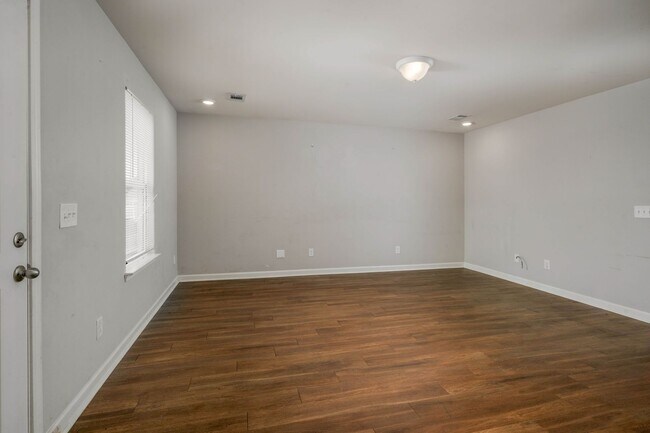 Foto del edificio - Nice 3 Bed 2 Bath House Available Now! Cal...