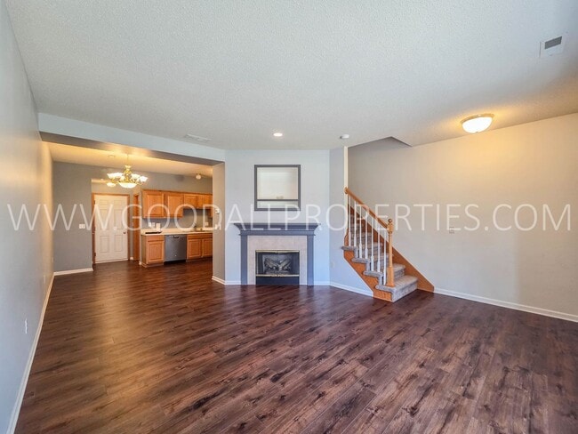 Building Photo - Spacious Townhome in Clive | 2 Bed + 2.5 Bath with Garage