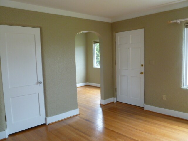 LR view toward DR and front door - 737 N 100th St