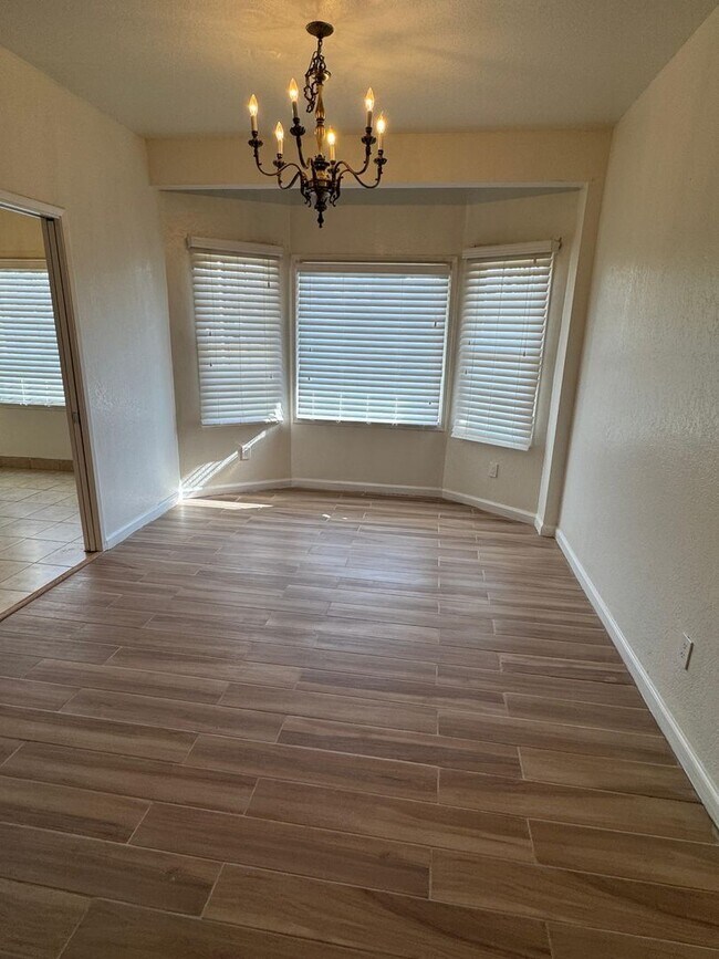 Foto del edificio - 4bed 3bath