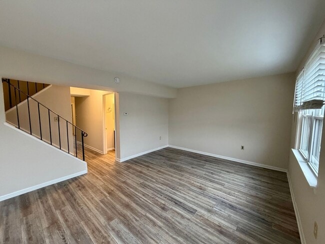 Building Photo - Welcome to White Chapel!