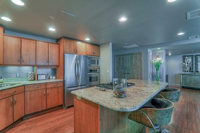 Foto del edificio - Fully Furnished Penthouse in Citywalk Down...