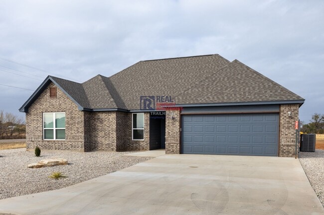 Building Photo - Modern Glen Rose Home with Open Layout
