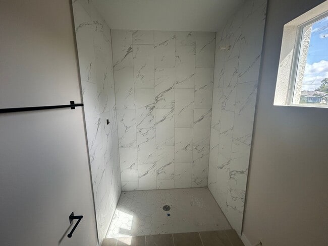 Foto del edificio - Coming Soon Brand New Construction 4/3