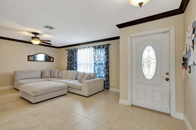 Foto del edificio - 11721 Inverness Cir