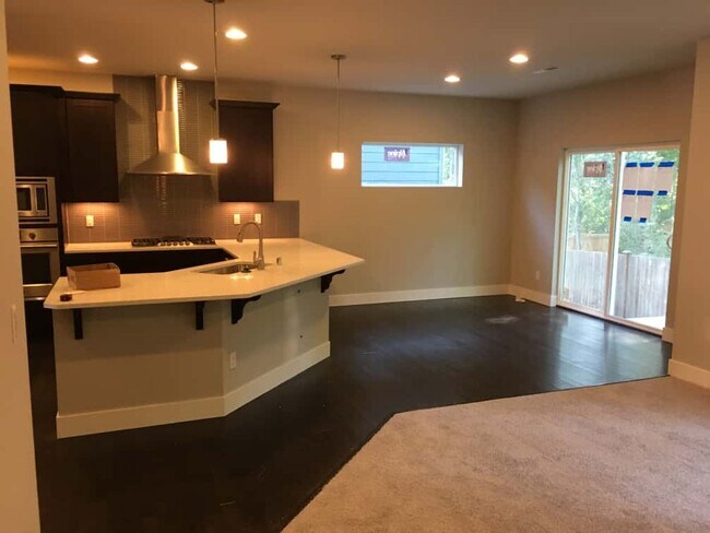 Building Photo - Beautiful 5 bed 3 bath available in Bothell