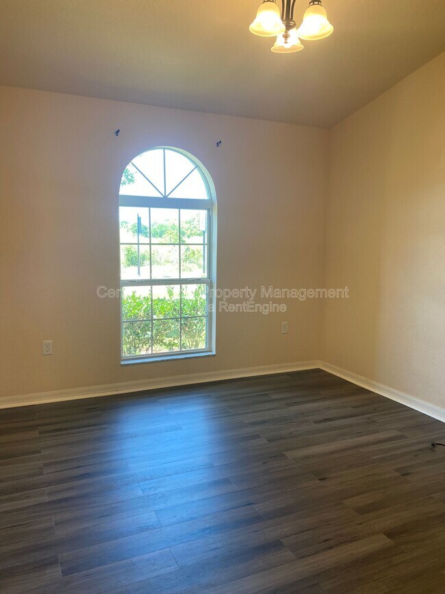 Foto del edificio - 250 Highland Meadows Ct
