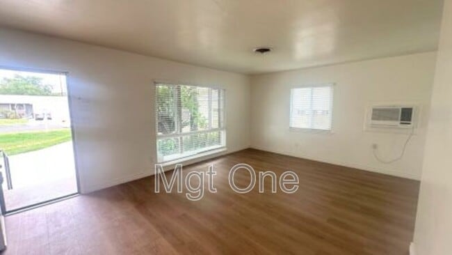 Foto del edificio - 12821 16th St
