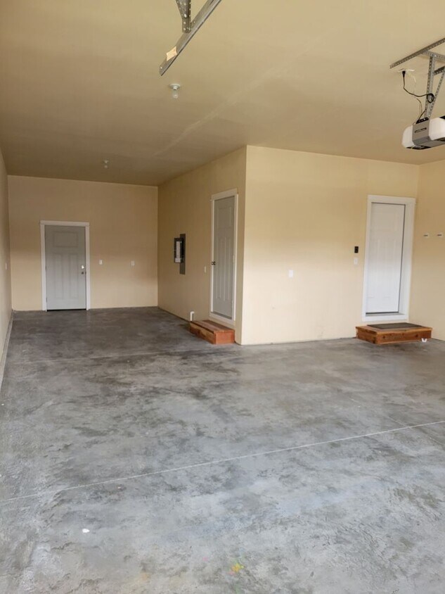 Primary Photo - 4 Bedroom 2 1/2 bath with attached garage
