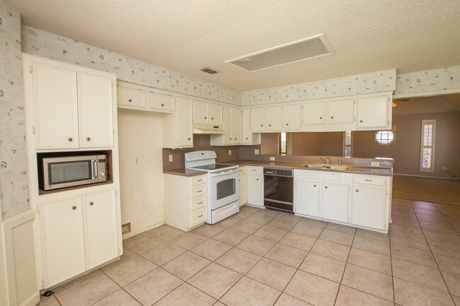 Foto del edificio - 2946 River Bend Ct