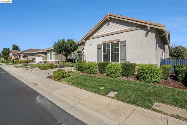 Foto del edificio - 599 Pomona Dr