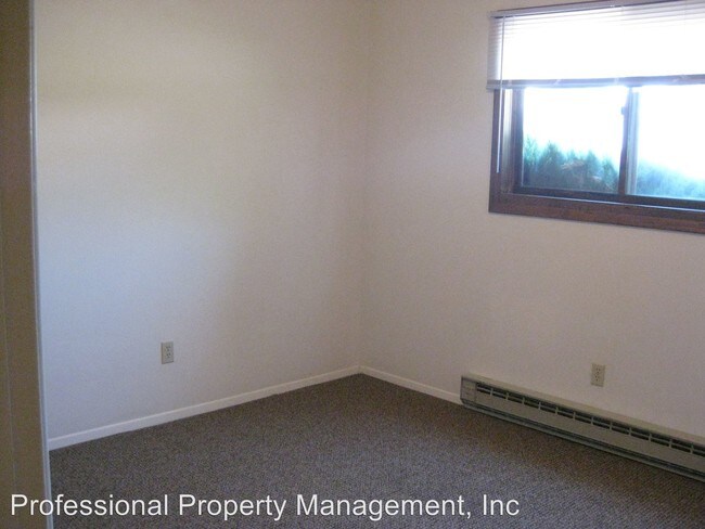Building Photo - 2304 Hillview Ct