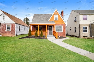 Building Photo - 1468 E Whittier St