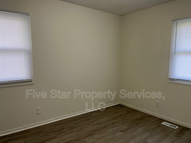 Building Photo - 404 E Madison St