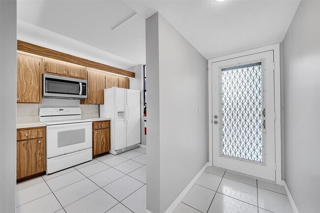 Building Photo - 1713 Whitehall Dr