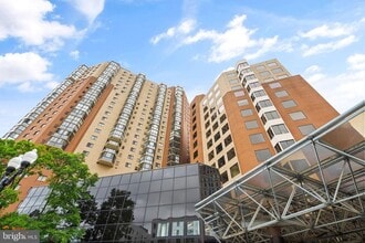 Building Photo - 900 N Stafford St