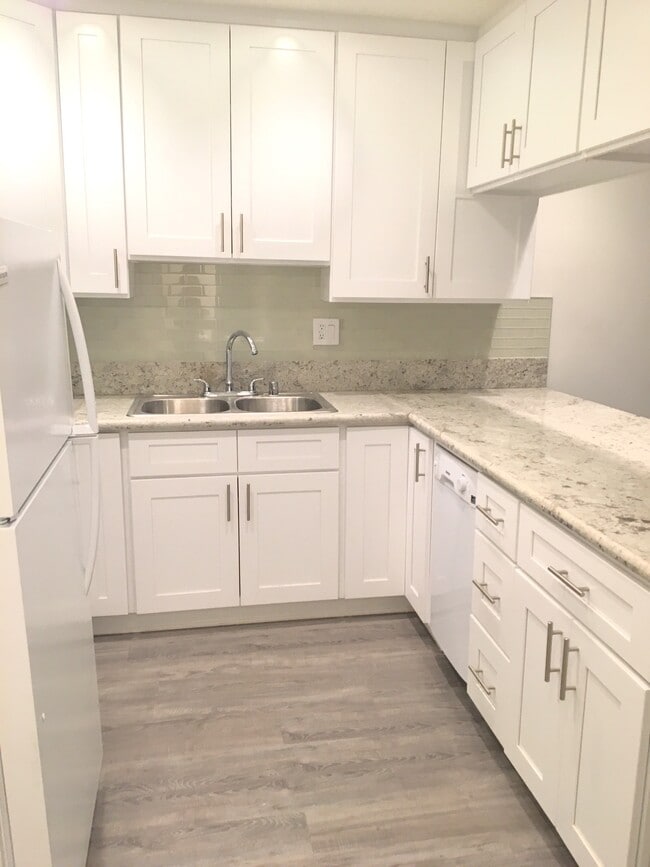Large Kitchen - 10405 Irene St