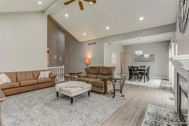 Building Photo - 47300 Cider Mill Dr