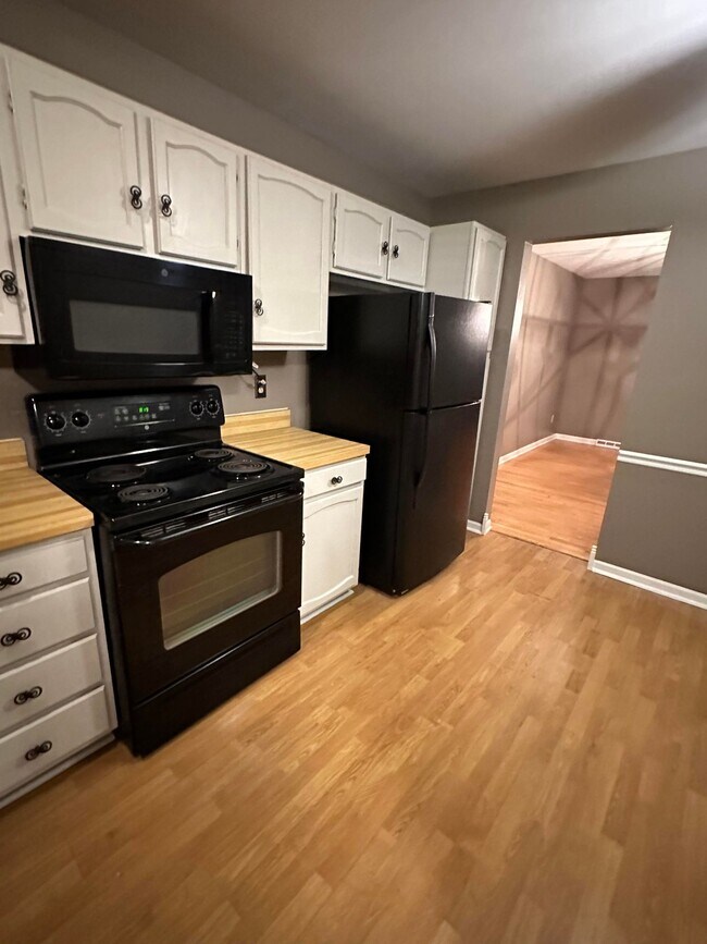 9394 Bassett Ln Unit 443, North Royalton, OH 44133 Condo for Rent in