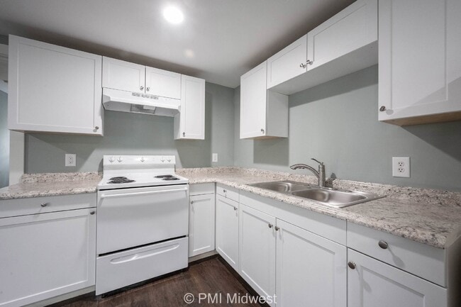 Building Photo - Charming 1-Bedroom Duplex with Modern Amen...