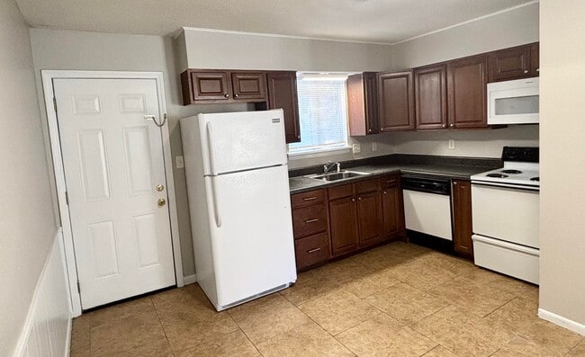 Building Photo - 322 Pelham Rd