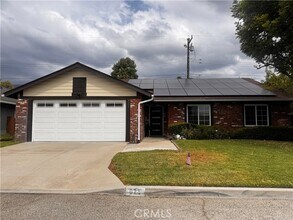 Building Photo - 925 Royal Oaks Dr