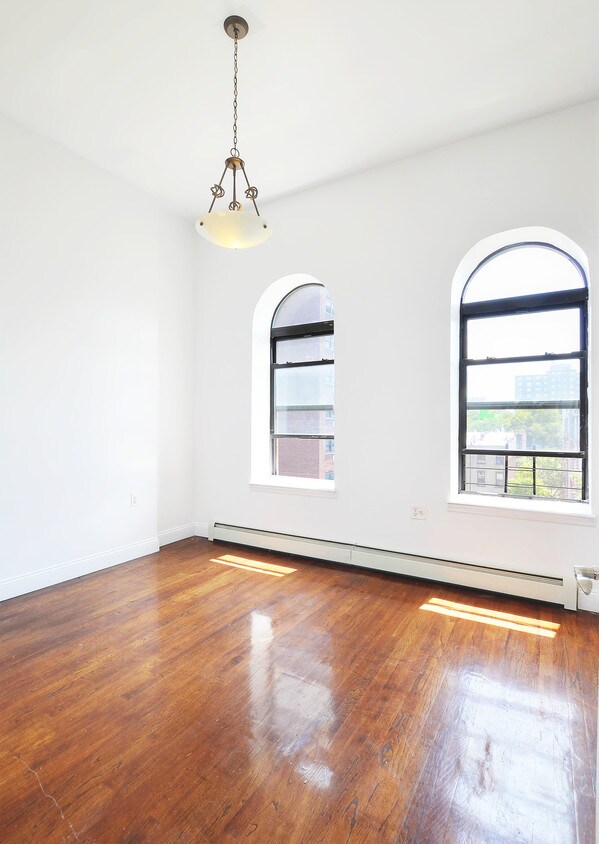 Foto principal - 2490 Frederick Douglass Blvd