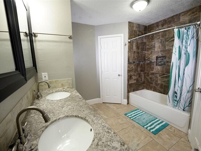 Building Photo - 3 Bedroom Single Family Home in Houston