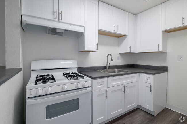 1HAB, 1BA, sala de estar - 630 pies cuadrados - Cocina - Moonraker Apartments