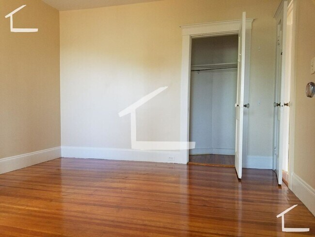 Foto del edificio - 219 Chestnut Hill Ave