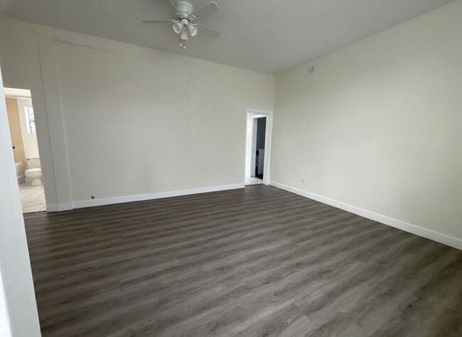 Building Photo - 915 Broadway St