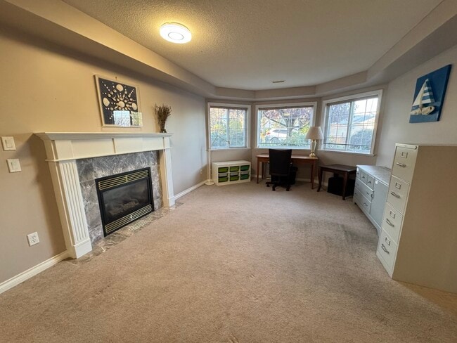 Building Photo - 5350 Bayshore Dr