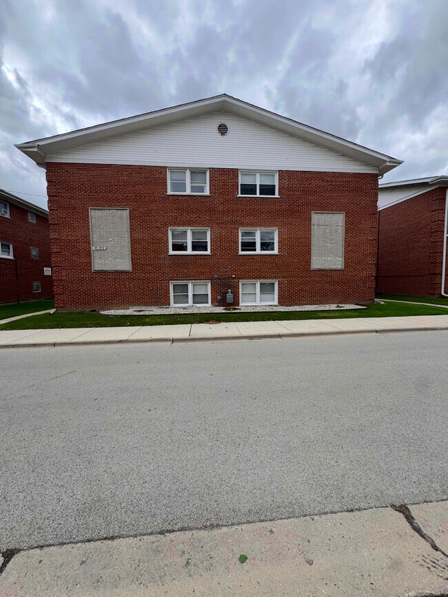 Building Photo - 10105 Hartford Ct