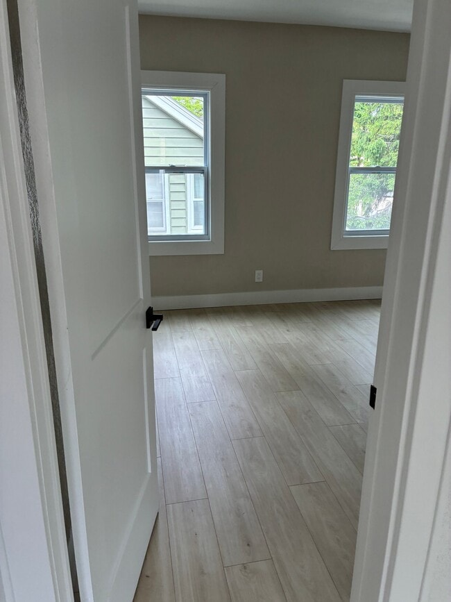 Building Photo - 4642 W Scranton Pl